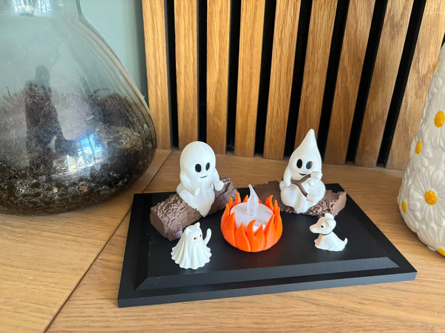 Kundenfoto des Ghost Campfire auf schwarzer Base in einem Holzinterieur